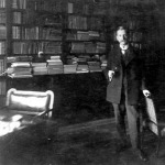 Ambrus Zoltán a dolgozószobájában