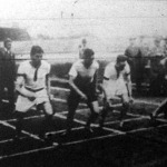 A 800 m-es síkfutás startja Braxner (Oxford), Bozsik (MAC), Millijan (Oxford), Fonyó (MTK), D. G. A. Love (Cambridge - a győztes), Benedek (MAC) 