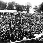 Lloyd George tömeg előtt beszél