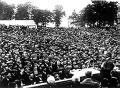 Lloyd George tömeg előtt beszél