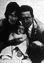 Harold Lloyd családi körben a felesége Mildred Davis és a kislánya