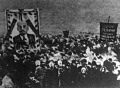  Lenin temetésére hatalmas tömeg gyűlt össze a Vörös Téren. A rettenetes hidegben több százan heghaltak
