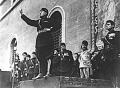 Mussolini beszédet mond