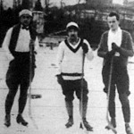 Jégkorong bemutató mérkőzés - Középen J. A. Dunlop kanadai tréner