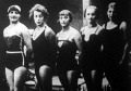 A verseny hölgyrésztvevői Sipos Manci - Kraszner Vilma - Dénes Irén - Sági - Kabdebo Ilus A verseny hölgyrésztvevői Sipos Manci - Kraszner Vilma - Dénes Irén - Sági - Kabdebo Ilus