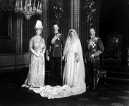 Mary királynő, Lord Lascelles, Mary hercegnő, és György király.