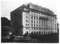 Az 1925-ben átadott állami bérház az Attila-köruton (a 