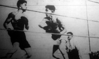 Gelb (balra) győz Poschpisil osztrák boxoló ellen a magyar-osztrák boxmérkőzésen