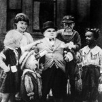 Az Our Gang gyermekcsoport. Középen Joe Cobb, a jobbszélen Farina, a híres néger fiú
