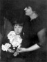 A gyermek Karinthy Gábor édesanyjával, Judik Etellel
