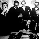 Titulescu aláírja a kisantant új paktumát, tőle jobbra a csehszlovák Benes áll, a kép jobbszélén Jeftics, a jugoszláv külügyminiszter ül